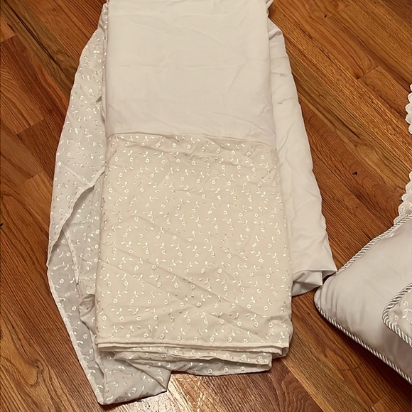 King size eyelet white comforter, dust ruffle and 2 king size pillow sham covers - Picture 7 of 7